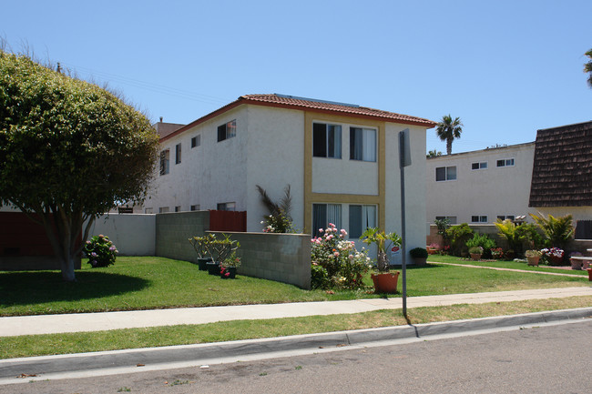 213-215 Ebony Ave in Imperial Beach, CA - Building Photo - Building Photo