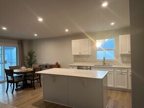 7120 Iron Gall Ln in Ruther Glen, VA - Foto de edificio - Building Photo