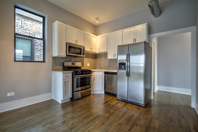 1044 W 18th St, Unit 2R photo'