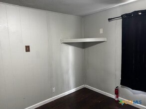 518 Newton Ave in Seguin, TX - Building Photo - Building Photo