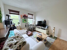 1409 Commonwealth Ave, Unit 403 in Boston, MA - Building Photo