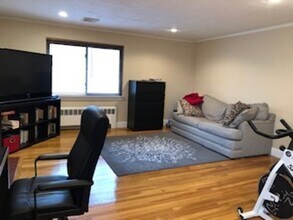 9 Reservoir Rd in Brookline, MA - Foto de edificio - Building Photo