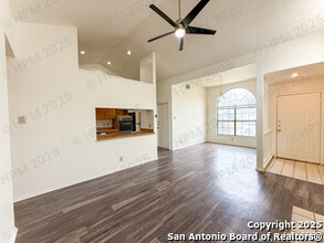 9704 Valley Crest in San Antonio, TX - Building Photo - Building Photo