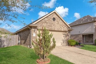 10939 Clearsable Ln in Houston, TX - Foto de edificio - Building Photo