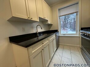50 Alton Pl, Unit T1 in Brookline, MA - Building Photo - Building Photo