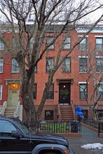 16 4th Pl in Brooklyn, NY - Foto de edificio - Building Photo