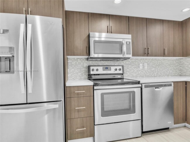 9373 Fontainebleau Blvd in Miami, FL - Building Photo - Building Photo