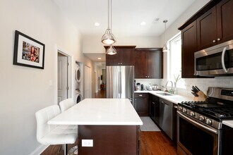 1545 N Claremont Ave in Chicago, IL - Building Photo - Building Photo