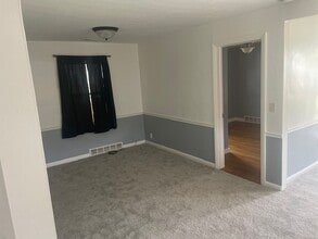 2926 Commonwealth Dr in Parma, OH - Building Photo - Building Photo