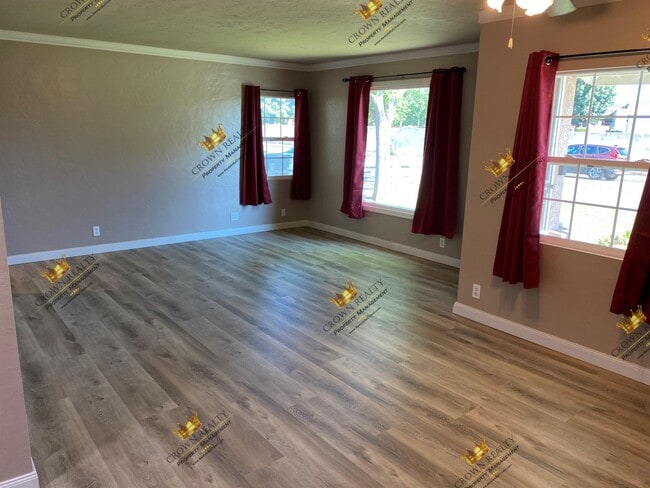 1173 E Sierra Ave in Tulare, CA - Building Photo - Building Photo