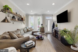 2044 E Auburn St in Philadelphia, PA - Building Photo - Building Photo