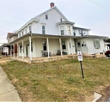 122 N Center St in Cleona, PA - Building Photo