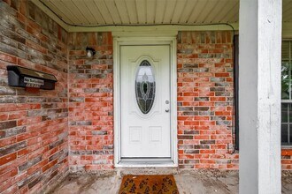 16219 Rill Ln in Houston, TX - Foto de edificio - Building Photo