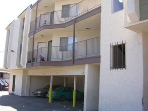 5020 Wightman St. in San Diego, CA - Foto de edificio - Building Photo