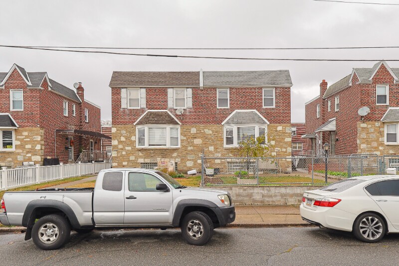 2421 Vista St in Philadelphia, PA - Building Photo