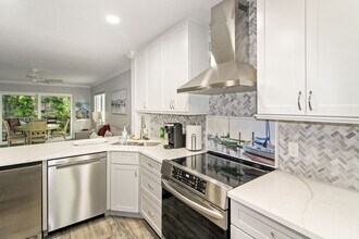 270 Santa Maria St in Venice, FL - Building Photo - Building Photo