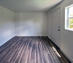 201 Eastwood St in Houston, TX - Building Photo - Building Photo