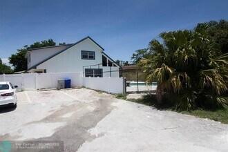 1109 Pine Dr in Pompano Beach, FL - Building Photo - Building Photo
