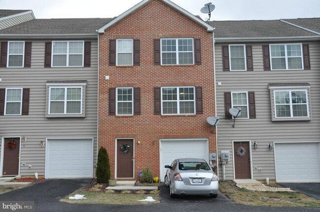 property at 19 Pulpit Ln