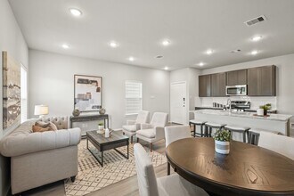 1222 Hugh Lndg Rd in Houston, TX - Foto de edificio - Building Photo