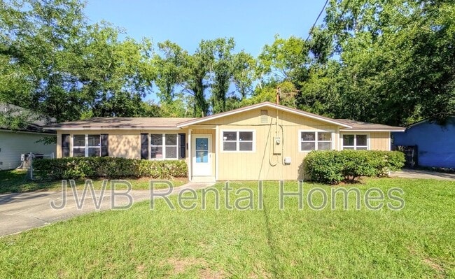 1828 Miller St in Orange Park, FL - Building Photo - Building Photo