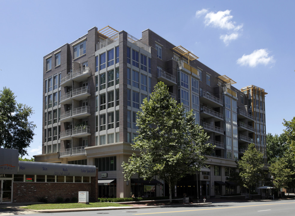 The Byron in Falls Church, VA - Foto de edificio