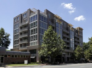 The Byron in Falls Church, VA - Foto de edificio - Building Photo