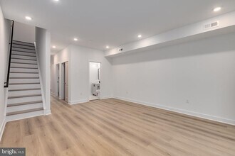 1028 W Arizona St in Philadelphia, PA - Building Photo - Building Photo