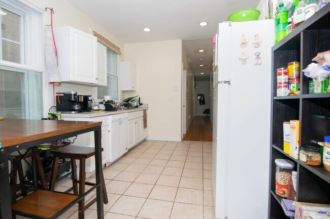 60 Gibbs St, Unit 1 in Brookline, MA - Building Photo - Building Photo