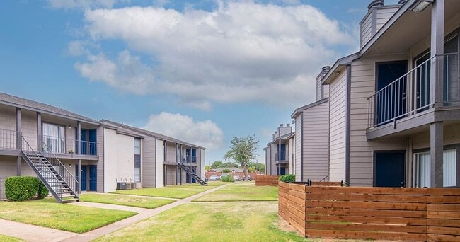 Stone Creek Apartment Homes in Midland, TX - Foto de edificio - Building Photo