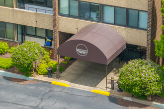 Washington Square Condos in Mt. Lebanon, PA - Foto de edificio - Building Photo