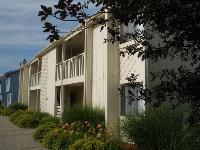 Hillsdale Apartments in Topeka, KS - Foto de edificio - Building Photo