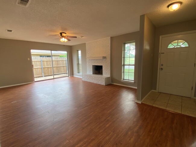 202 N Nolan River Rd in Cleburne, TX - Building Photo - Building Photo
