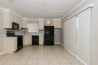 4011 Palm Bay Cir in West Palm Beach, FL - Building Photo - Building Photo