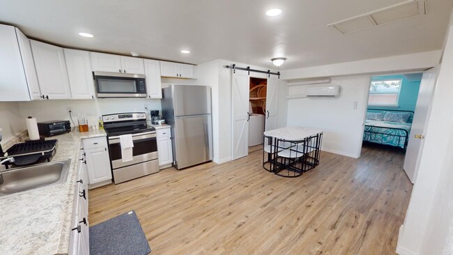 523 Frances Ter in Daytona Beach, FL - Building Photo - Building Photo