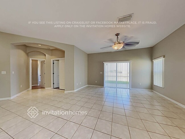 1630 Emerald Hill Way in Valrico, FL - Building Photo - Building Photo