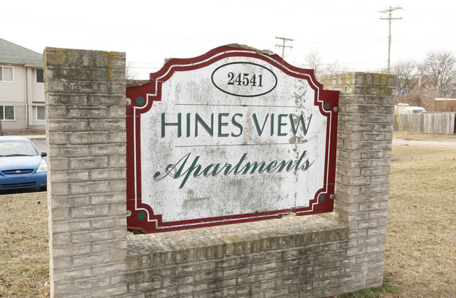 Hines View in Dearborn Heights, MI - Building Photo - Building Photo