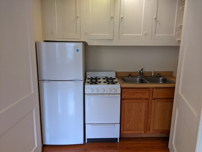 1019 S Farwell St in Eau Claire, WI - Building Photo - Building Photo