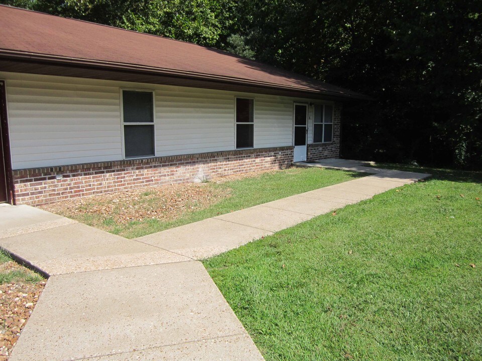 Lakeland Estates Apartments in Eldon, MO - Building Photo