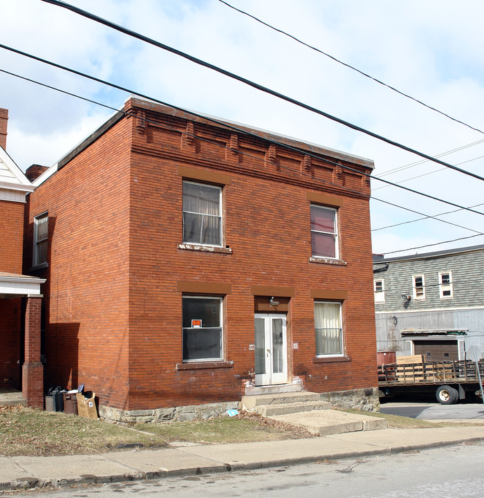 Hollis in Pittsburgh, PA - Building Photo