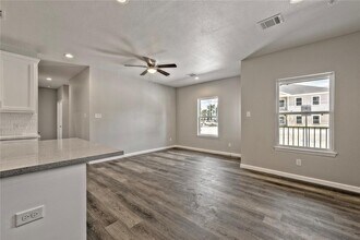 21754 McCleskey Rd, Unit 217 in New Caney, TX - Building Photo - Building Photo
