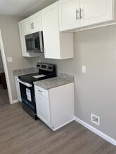 402 Thompson Dr in Bay City, TX - Building Photo - Building Photo