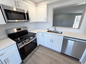 8906 Chesapeake Lighthouse Dr in North Beach, MD - Building Photo - Building Photo