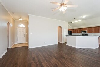 909 Crowder Dr in Crowley, TX - Foto de edificio - Building Photo