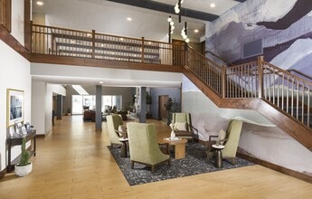 Juniper Square 55+ Apartments in Glendale, AZ - Foto de edificio - Building Photo