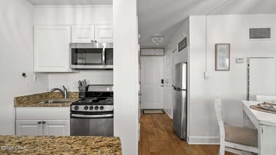 8817 S Thomas Dr in Panama City Beach, FL - Building Photo - Building Photo