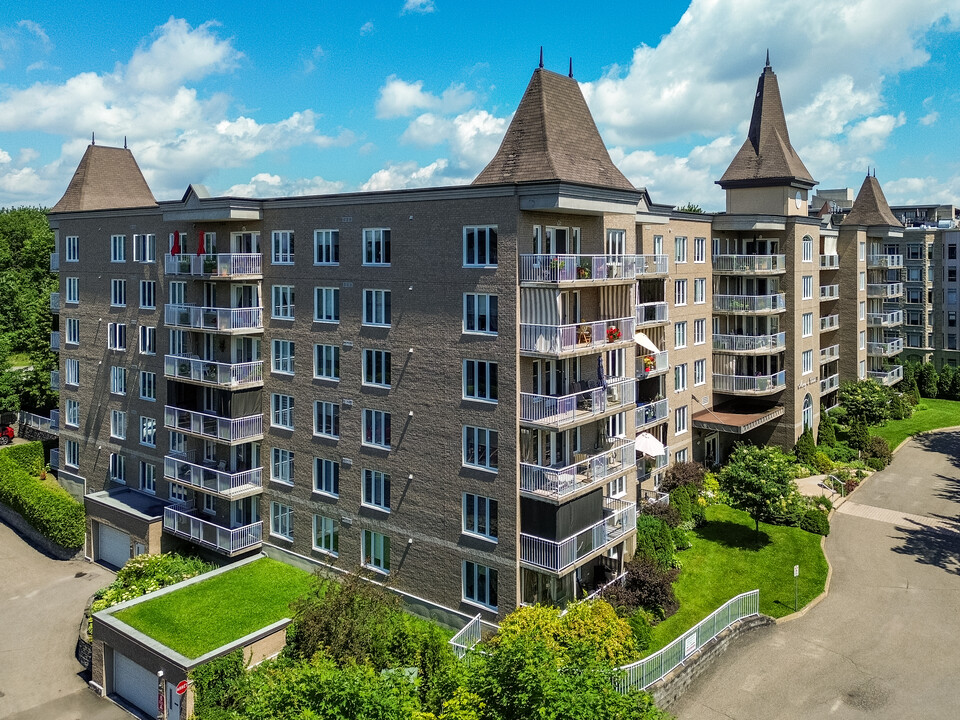 3783 Gabrielle-Vallée Rue in Québec, QC - Building Photo