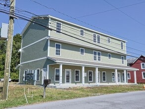 7 Greycourt Ave in Chester, NY - Building Photo - Building Photo