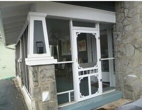 974 N Highland Ave NE, Unit 2 in Atlanta, GA - Foto de edificio - Building Photo