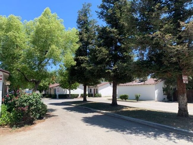 330 Metzler St-Unit -330 Metzler St in Bakersfield, CA - Building Photo - Building Photo